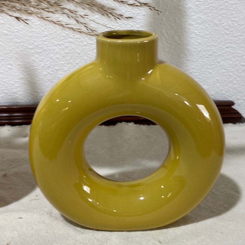 Mustard circle vase